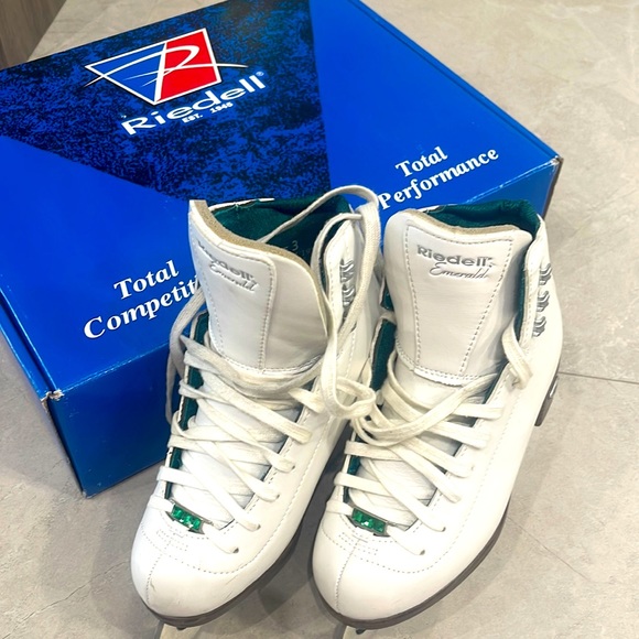 Riedell Other - Riedell emerald ice skates